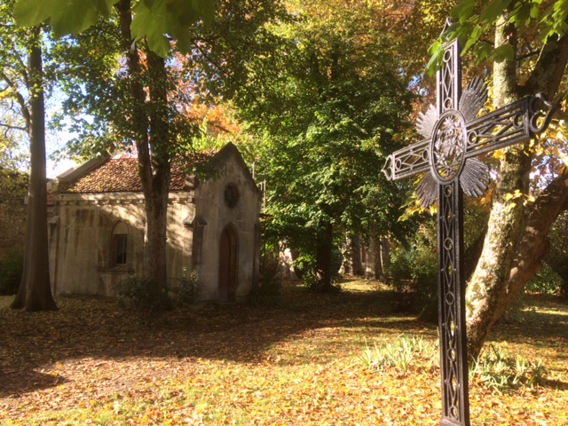 Photo de l’ermitage du Saint Sépulcre dans le parc de la Maison Saint-Louis-Beaulieu